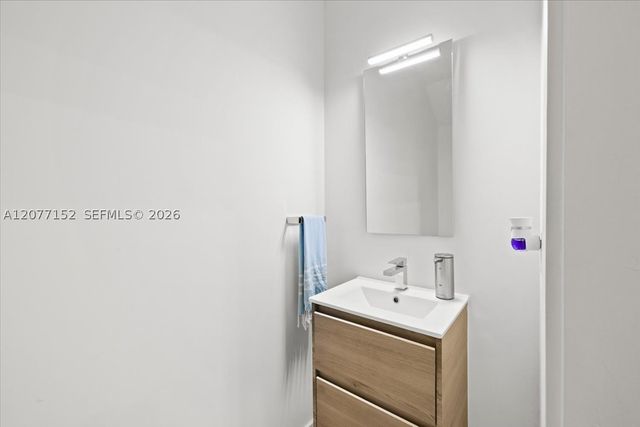 808 NW 44th Ter, Plantation, FL 33317