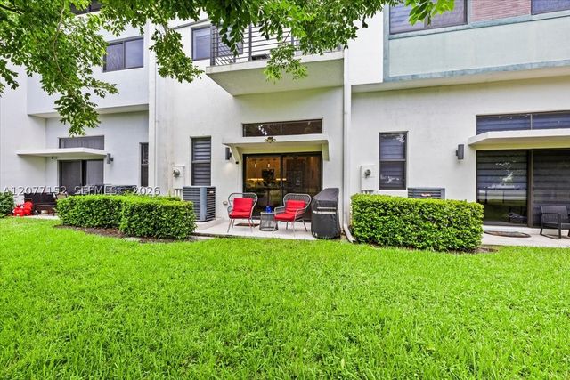 808 NW 44th Ter, Plantation, FL 33317