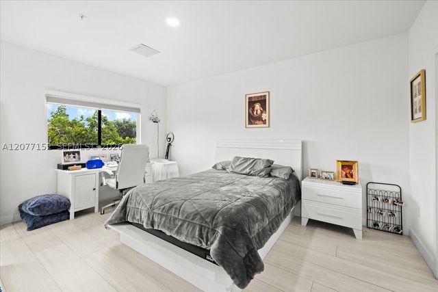 808 NW 44th Ter, Plantation, FL 33317
