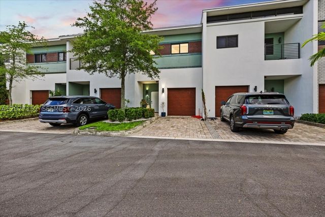 808 NW 44th Ter, Plantation, FL 33317