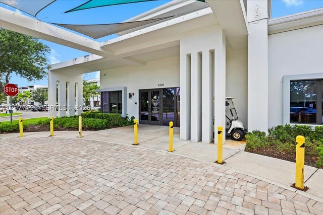 808 NW 44th Ter, Plantation, FL 33317