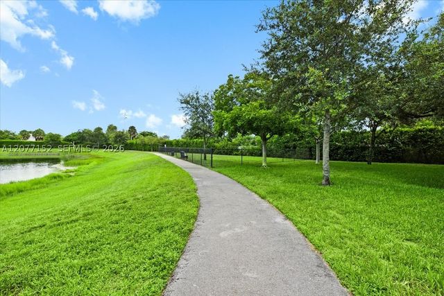 808 NW 44th Ter, Plantation, FL 33317