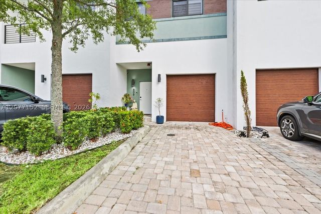 808 NW 44th Ter, Plantation, FL 33317