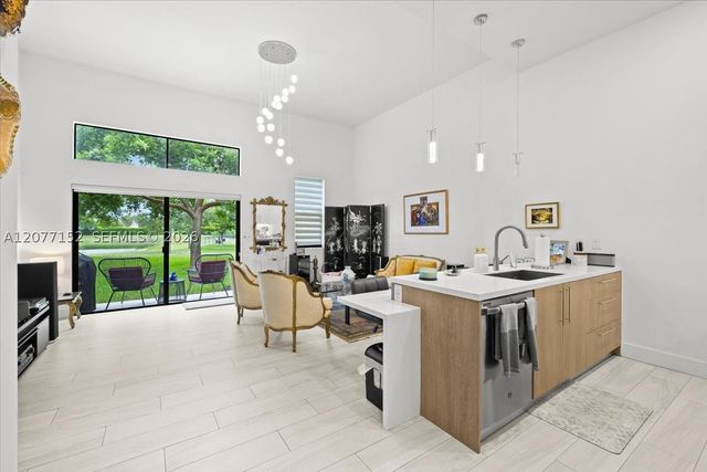 808 NW 44th Ter, Plantation, FL 33317