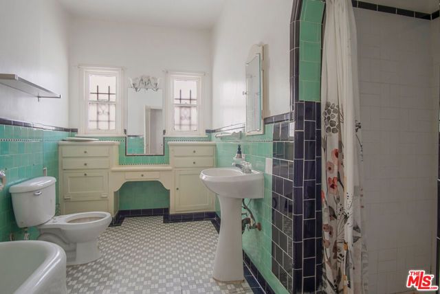 712 S Stanley Avenue, Los Angeles, CA 90036