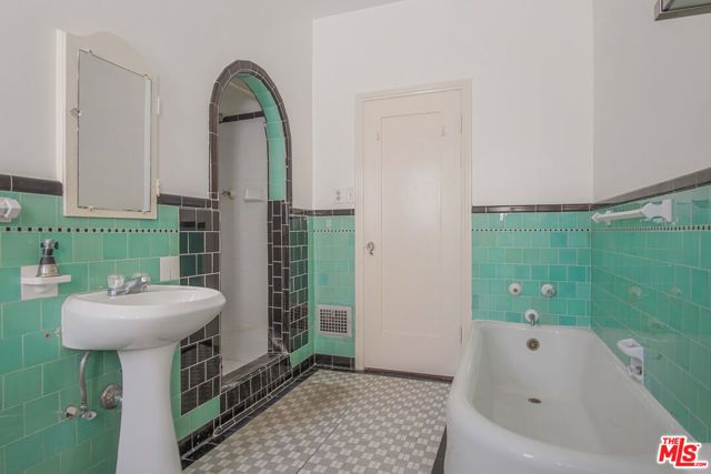 712 S Stanley Avenue, Los Angeles, CA 90036