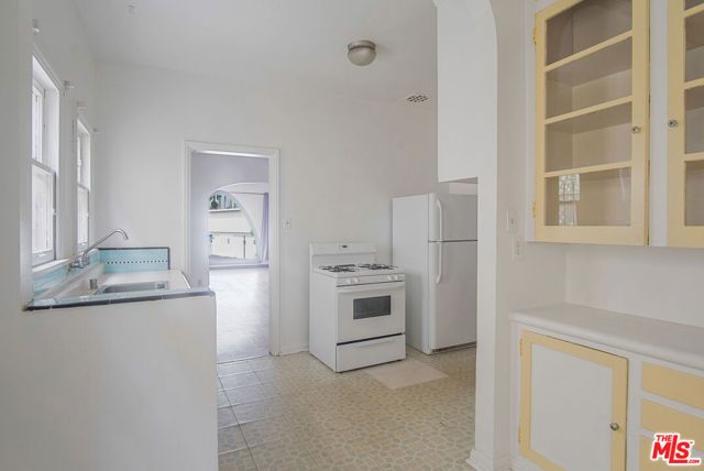 712 S Stanley Avenue, Los Angeles, CA 90036