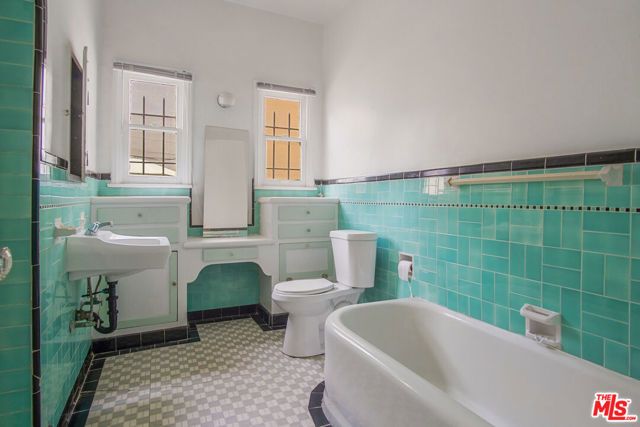 712 S Stanley Avenue, Los Angeles, CA 90036