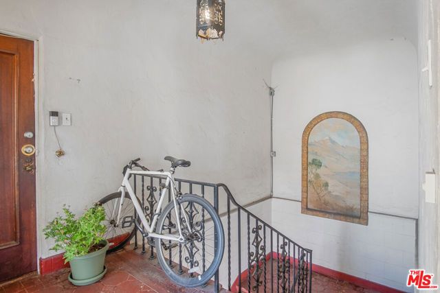 712 S Stanley Avenue, Los Angeles, CA 90036