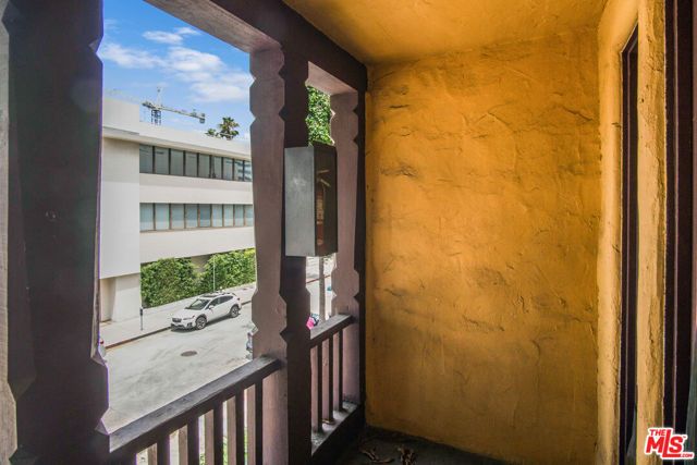 712 S Stanley Avenue, Los Angeles, CA 90036