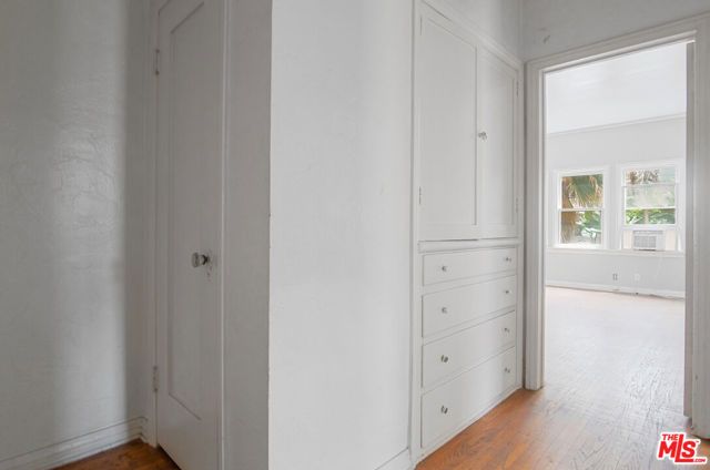 712 S Stanley Avenue, Los Angeles, CA 90036