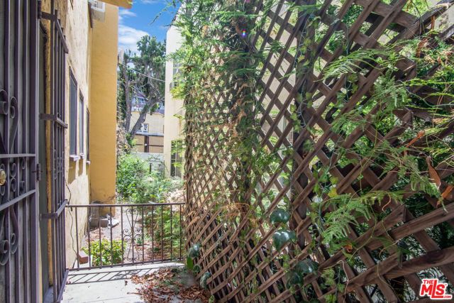 712 S Stanley Avenue, Los Angeles, CA 90036