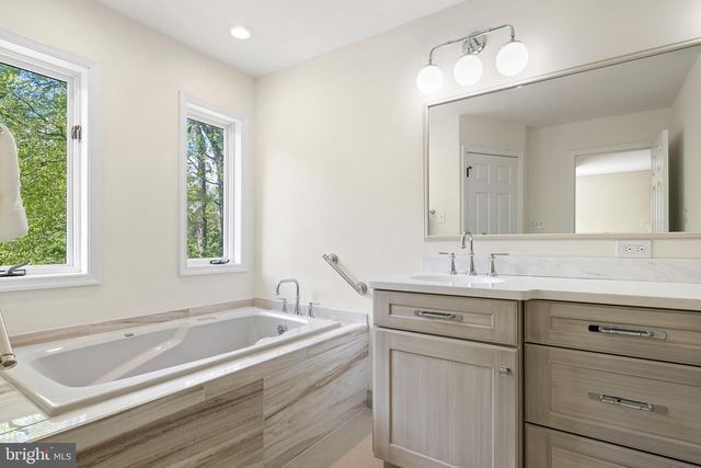 404 E HAWTHORNE CT E, Hockessin, DE 19707