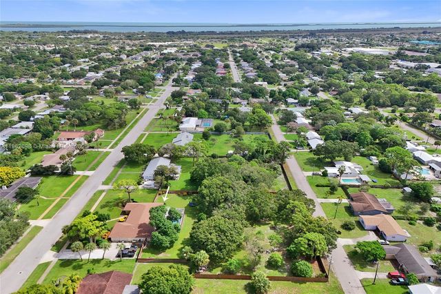 1021 Grandview Blvd, Fort Pierce, FL 34982