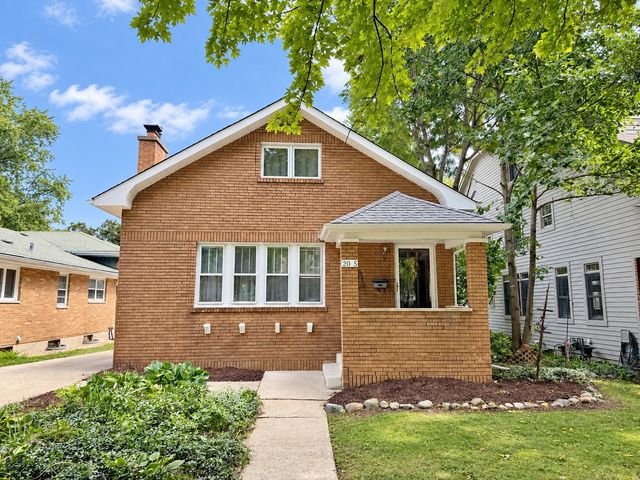 20 S Julian Street, Naperville, IL 60540