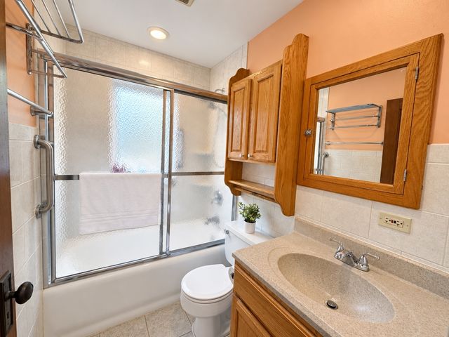 20 S Julian Street, Naperville, IL 60540