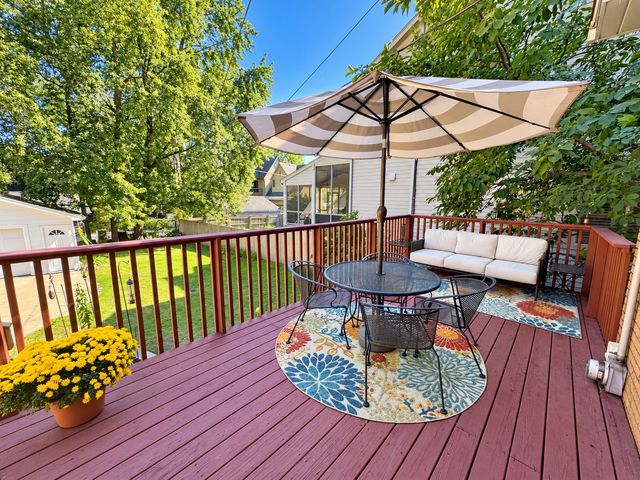 20 S Julian Street, Naperville, IL 60540