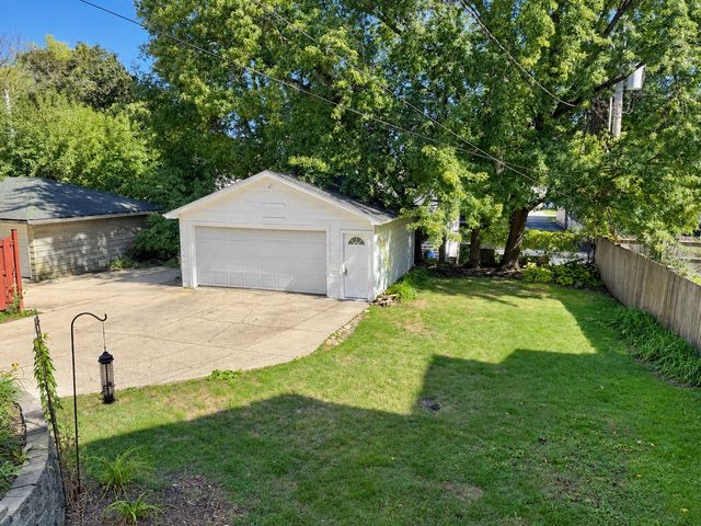 20 S Julian Street, Naperville, IL 60540