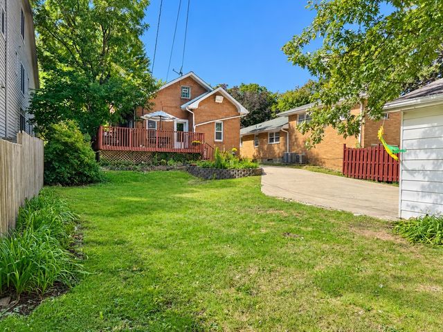 20 S Julian Street, Naperville, IL 60540