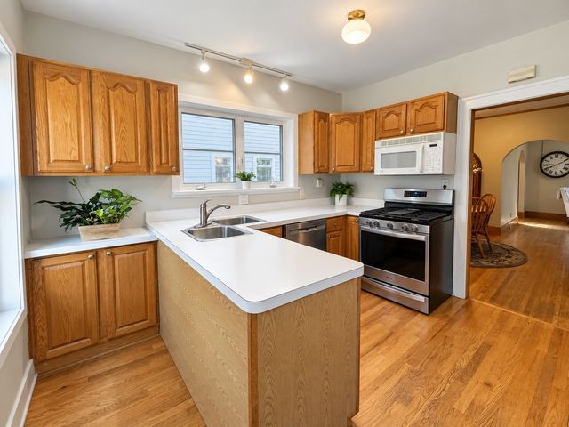 20 S Julian Street, Naperville, IL 60540