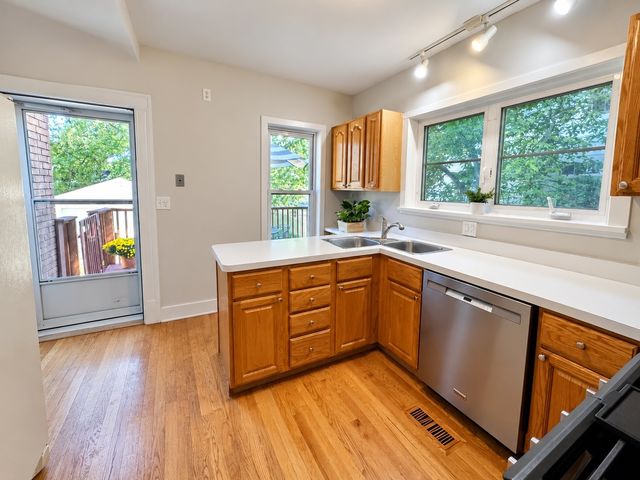 20 S Julian Street, Naperville, IL 60540