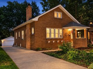 20 S Julian Street, Naperville, IL 60540