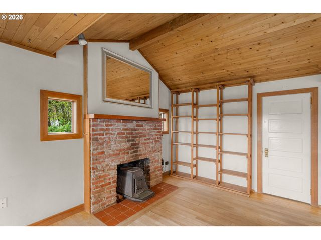 1408 PINE St, Lake Oswego, OR 97034
