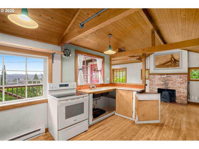 1408 PINE St, Lake Oswego, OR 97034