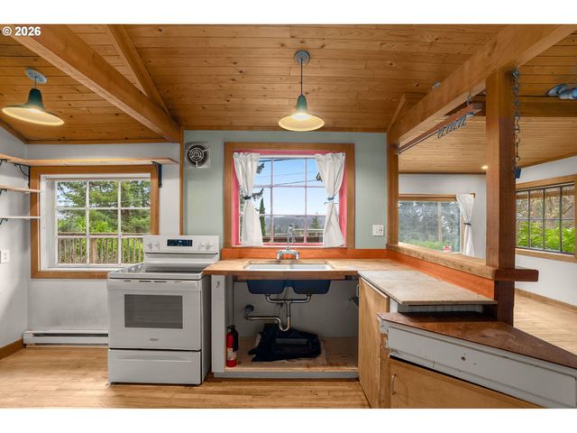 1408 PINE St, Lake Oswego, OR 97034