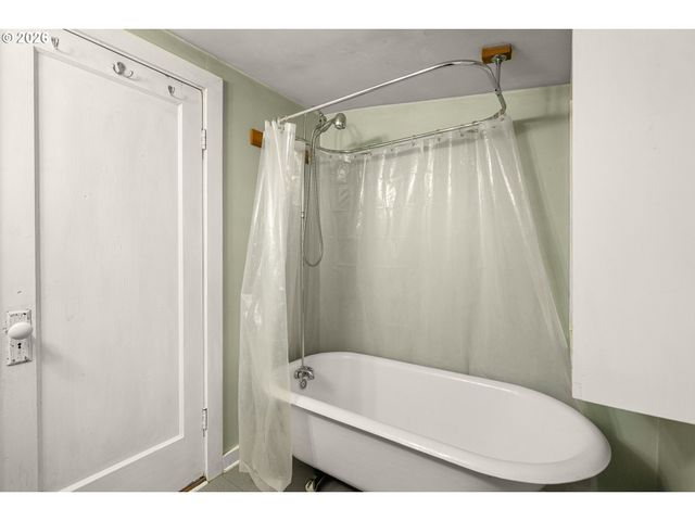 1408 PINE St, Lake Oswego, OR 97034