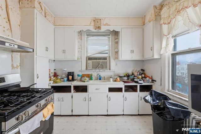 53 Sunnyside Terrace, East Orange, NJ 07018