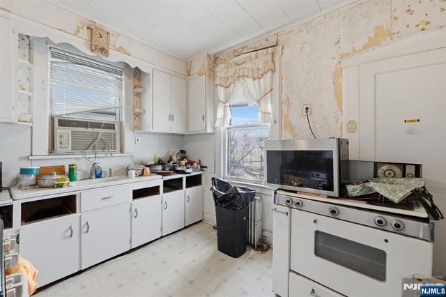 53 Sunnyside Terrace, East Orange, NJ 07018