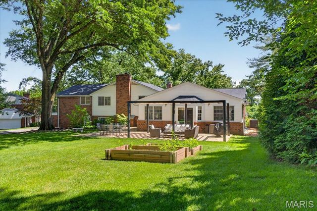 8 Clerbrook Lane, Ladue, MO 63124