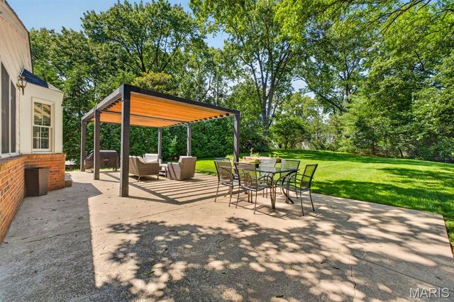 8 Clerbrook Lane, Ladue, MO 63124