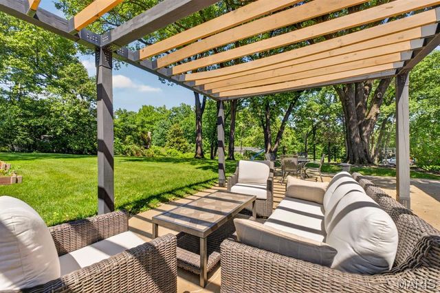 8 Clerbrook Lane, Ladue, MO 63124