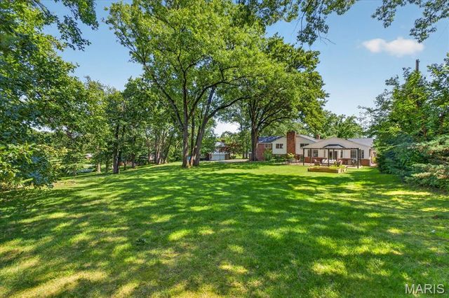 8 Clerbrook Lane, Ladue, MO 63124