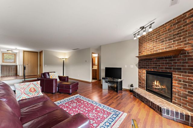 2549 N Lakeshore Drive, Crown Point, IN 46307