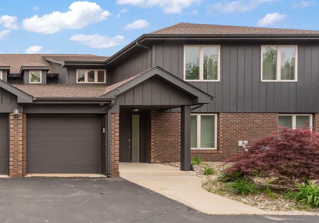 2549 N Lakeshore Drive, Crown Point, IN 46307