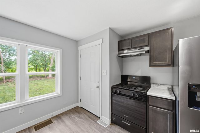 3203 W AUGUSTANA Avenue, Peoria, IL 61605