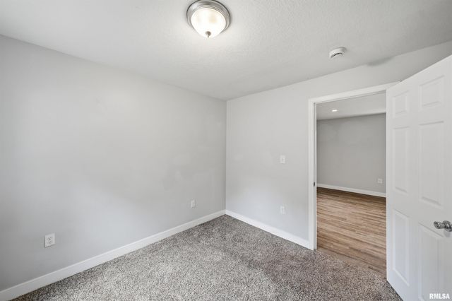 3203 W AUGUSTANA Avenue, Peoria, IL 61605