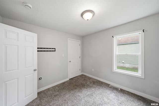 3203 W AUGUSTANA Avenue, Peoria, IL 61605