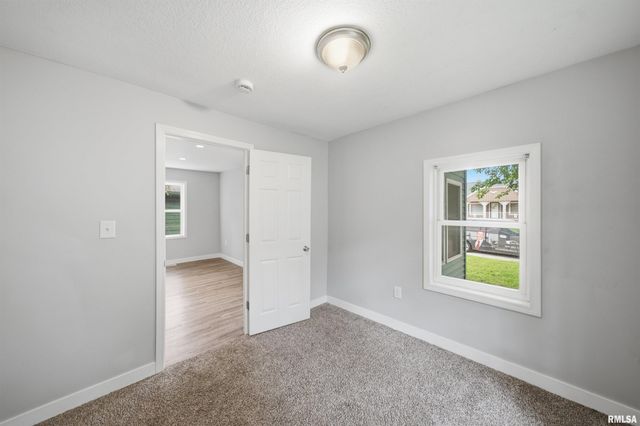 3203 W AUGUSTANA Avenue, Peoria, IL 61605