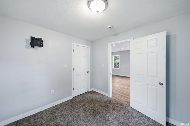 3203 W AUGUSTANA Avenue, Peoria, IL 61605