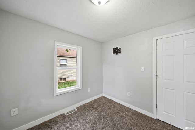 3203 W AUGUSTANA Avenue, Peoria, IL 61605