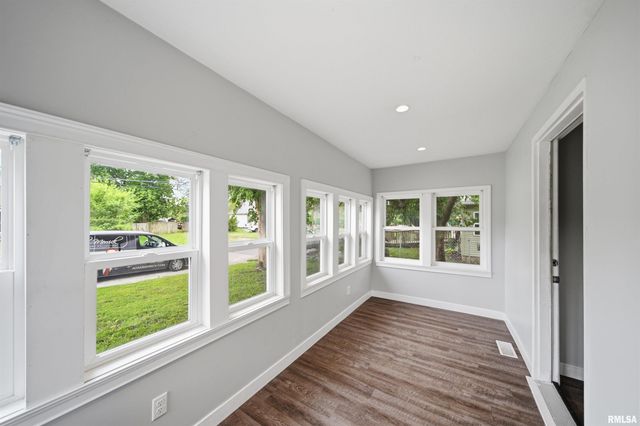 3203 W AUGUSTANA Avenue, Peoria, IL 61605