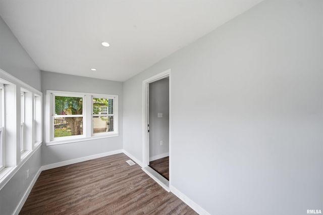 3203 W AUGUSTANA Avenue, Peoria, IL 61605
