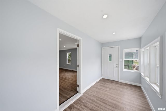 3203 W AUGUSTANA Avenue, Peoria, IL 61605