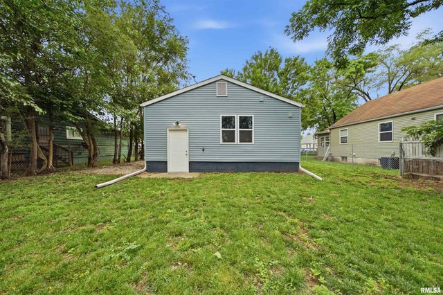 3203 W AUGUSTANA Avenue, Peoria, IL 61605