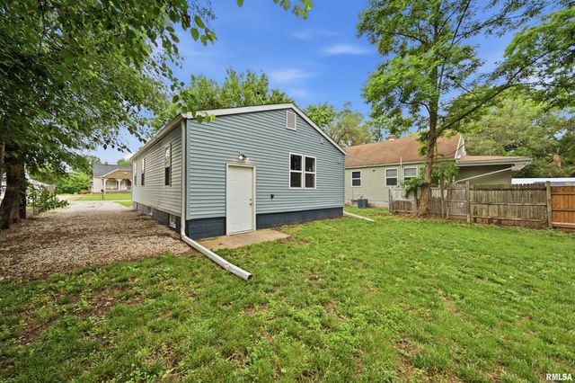 3203 W AUGUSTANA Avenue, Peoria, IL 61605