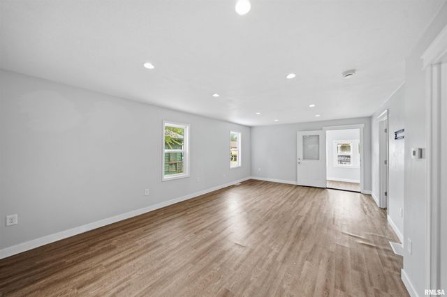 3203 W AUGUSTANA Avenue, Peoria, IL 61605